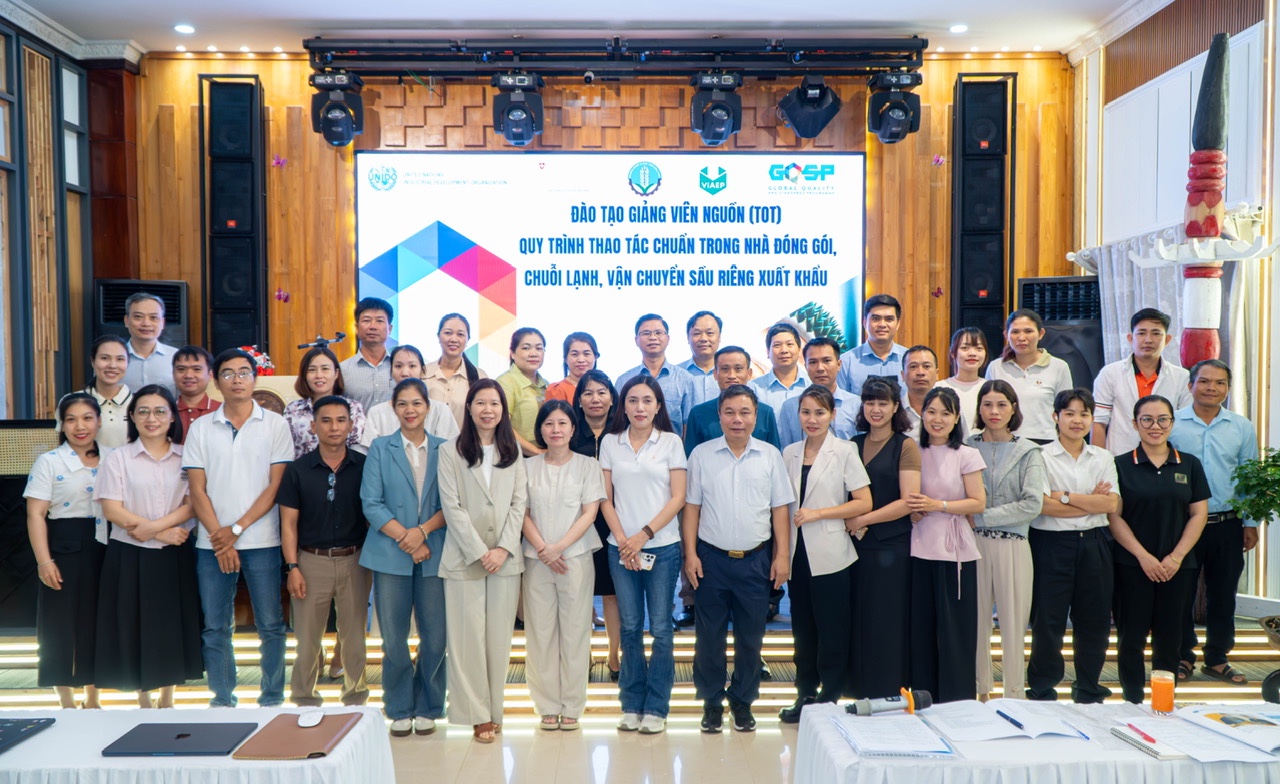 Khóa đào tạo "Quy trình thao tác chuẩn trong nhà đóng gói, chuỗi lạnh, vận chuyển sầu riêng xuất khẩu" tại tỉnh Đắk Lắk